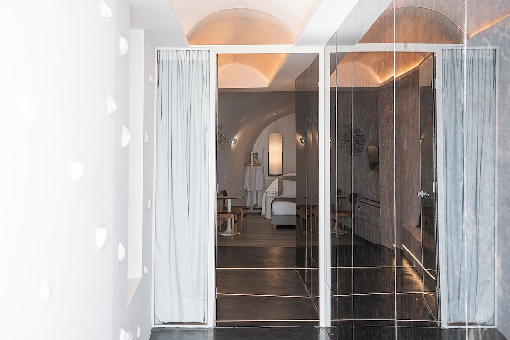 On The Rocks Hotel — Hotel rooms in Imerovigli, South Aegean