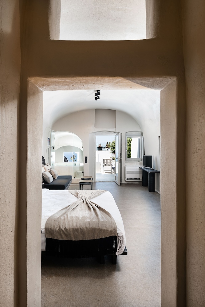 On The Rocks Hotel — Hotel rooms in Imerovigli, South Aegean