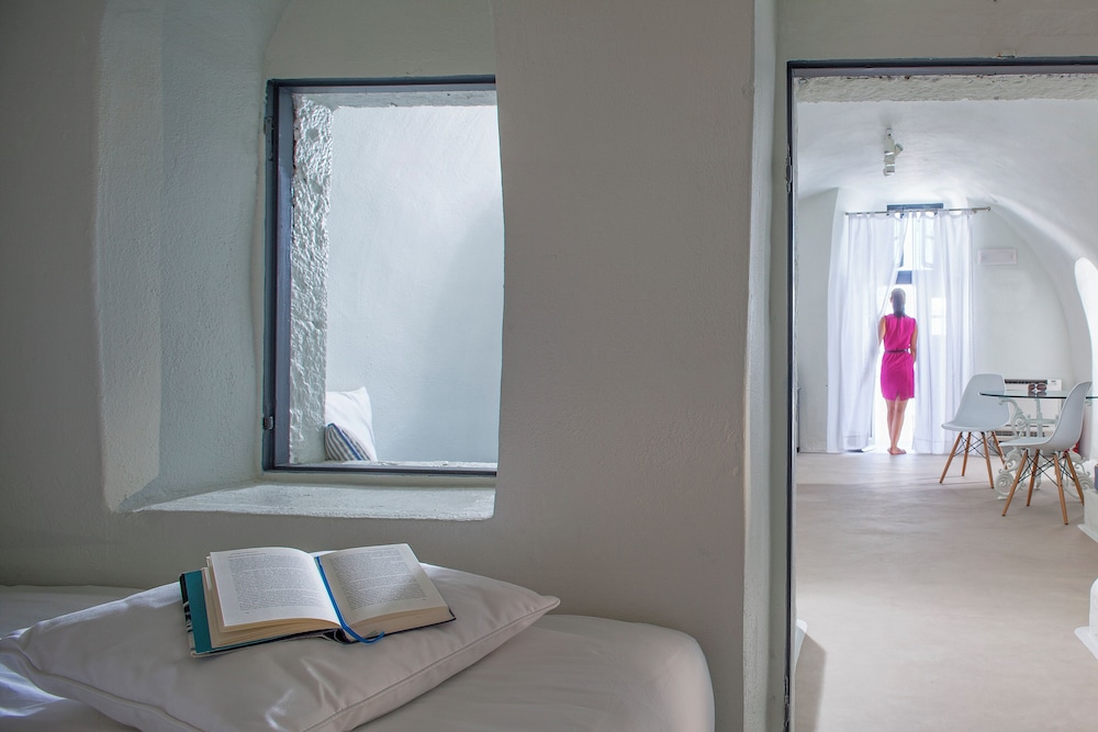 On The Rocks Hotel — Hotel rooms in Imerovigli, South Aegean