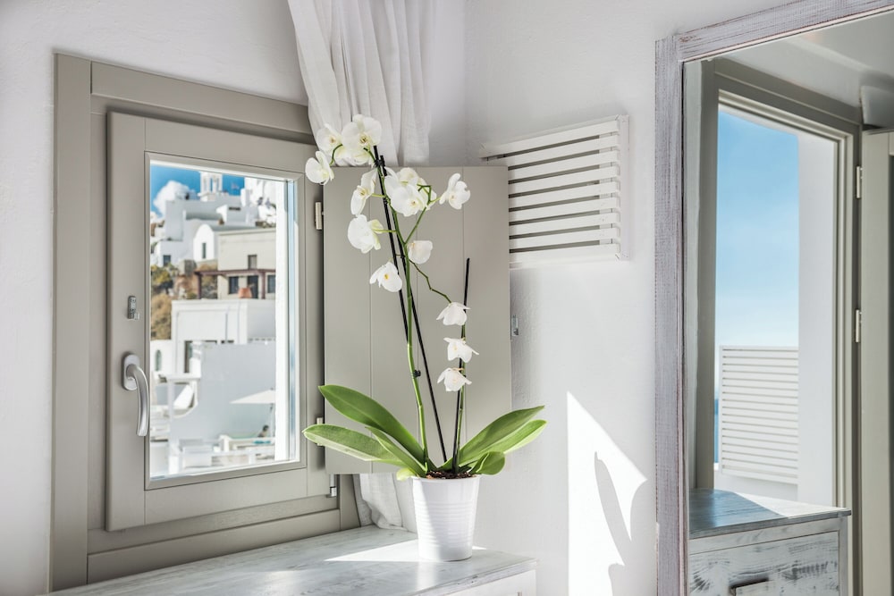 On The Rocks Hotel — Hotel rooms in Imerovigli, South Aegean