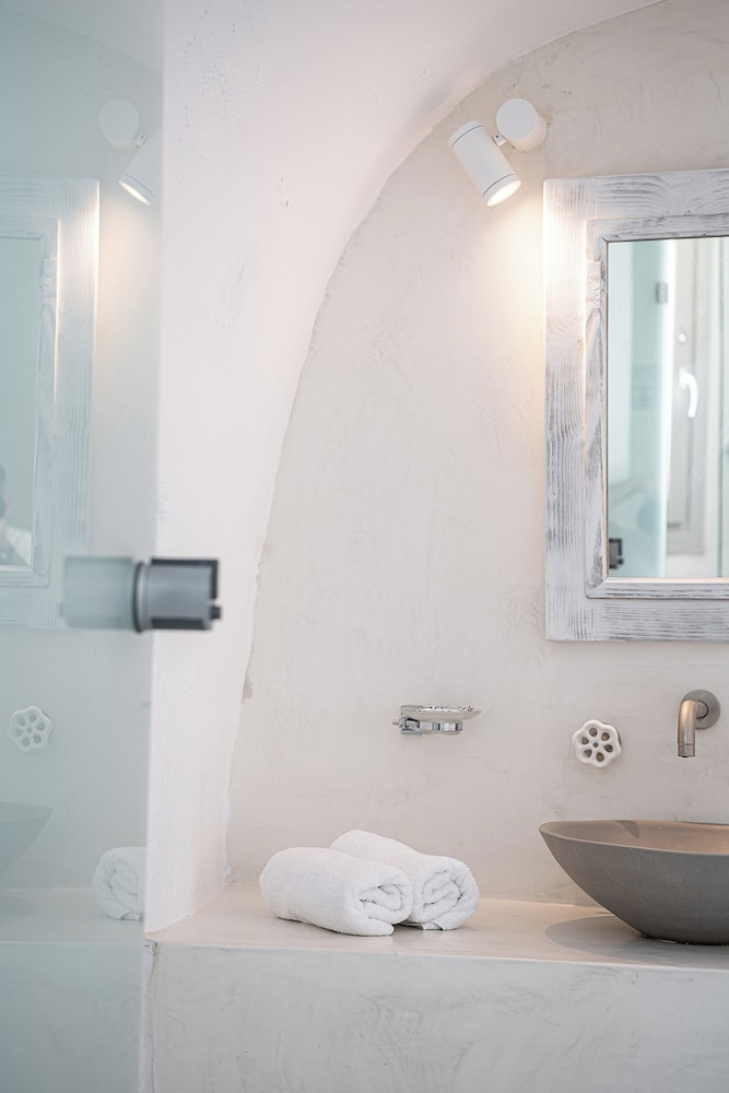 On The Rocks Hotel — Hotel rooms in Imerovigli, South Aegean