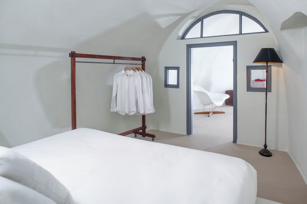 On The Rocks Hotel — Hotel rooms in Imerovigli, South Aegean