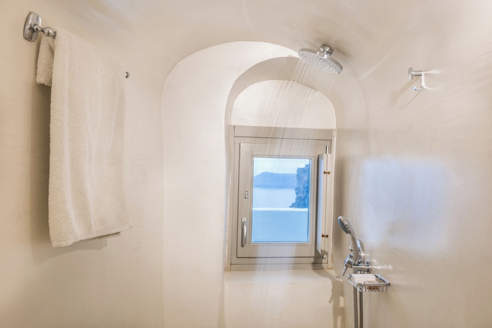 On The Rocks Hotel — Hotel rooms in Imerovigli, South Aegean