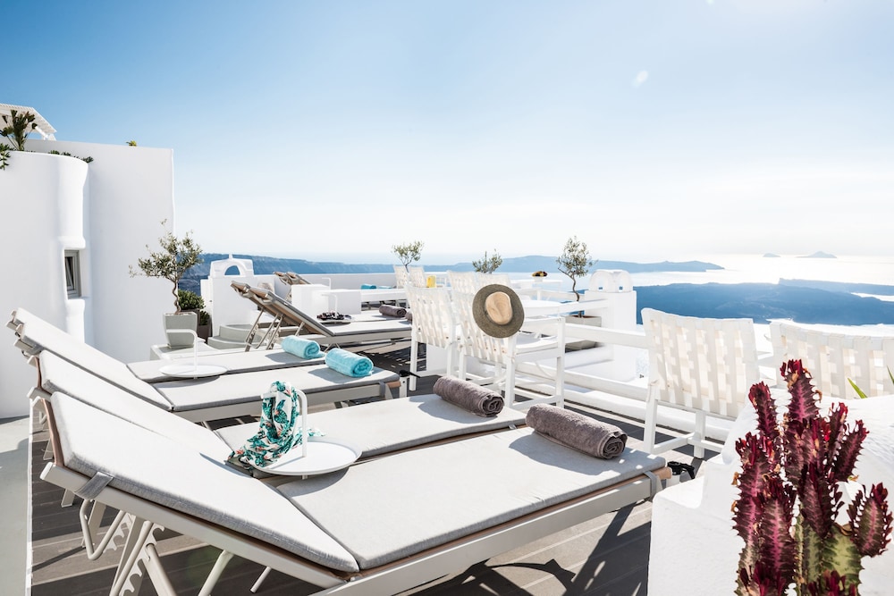 On The Rocks Hotel — Hotel rooms in Imerovigli, South Aegean