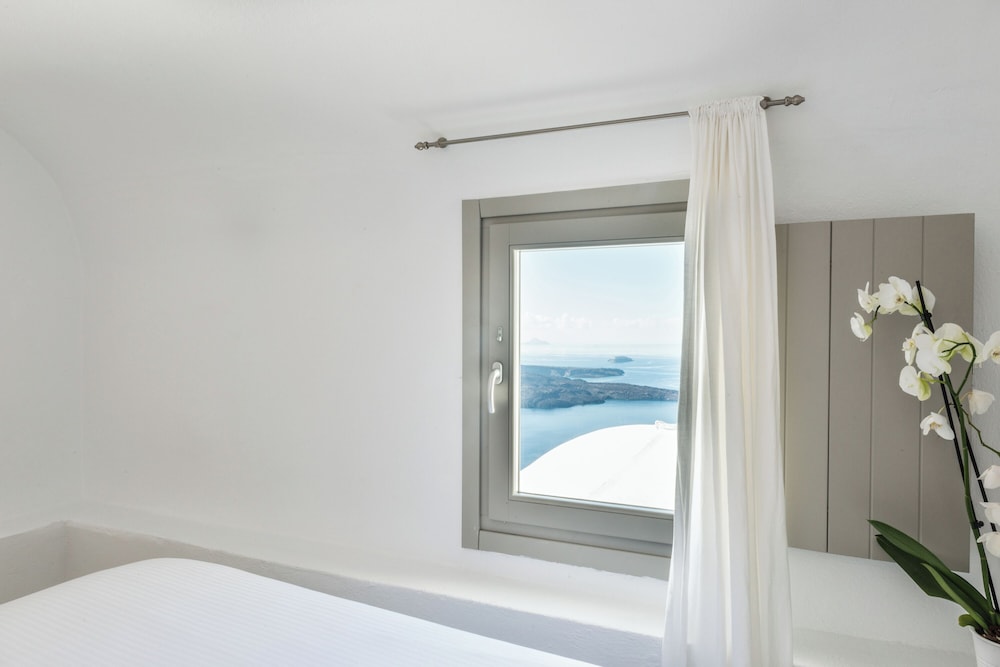 On The Rocks Hotel — Hotel rooms in Imerovigli, South Aegean
