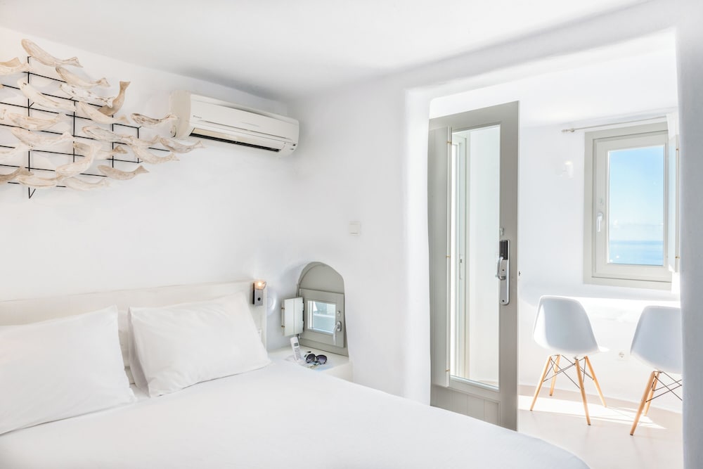 On The Rocks Hotel — Hotel rooms in Imerovigli, South Aegean