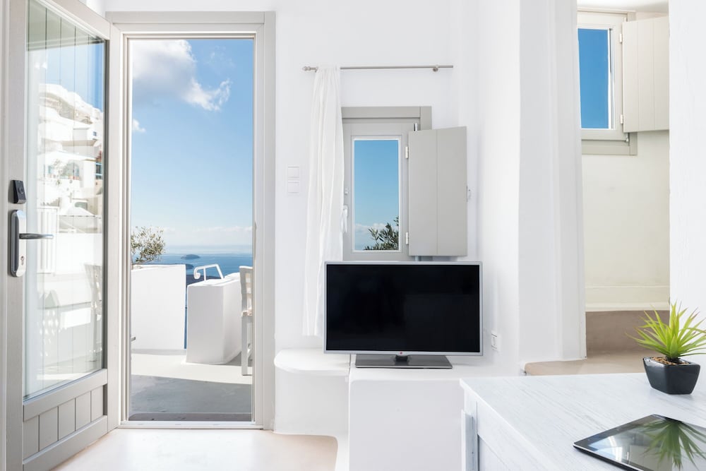 On The Rocks Hotel — Hotel rooms in Imerovigli, South Aegean
