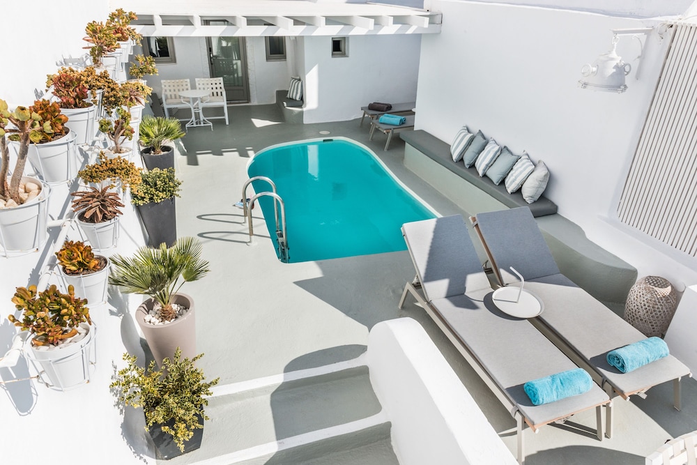 On The Rocks Hotel — Swimming pool in Imerovigli, South Aegean