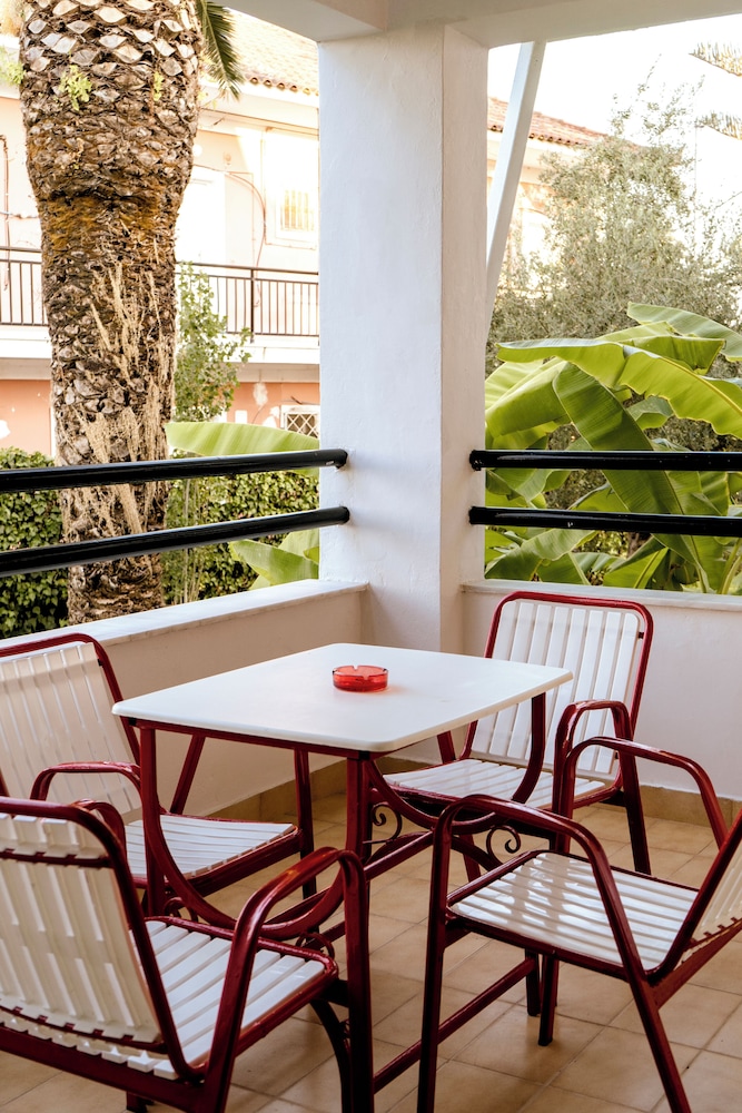 Oscar Hotel — Hotel building in Laganas, Ionian Islands