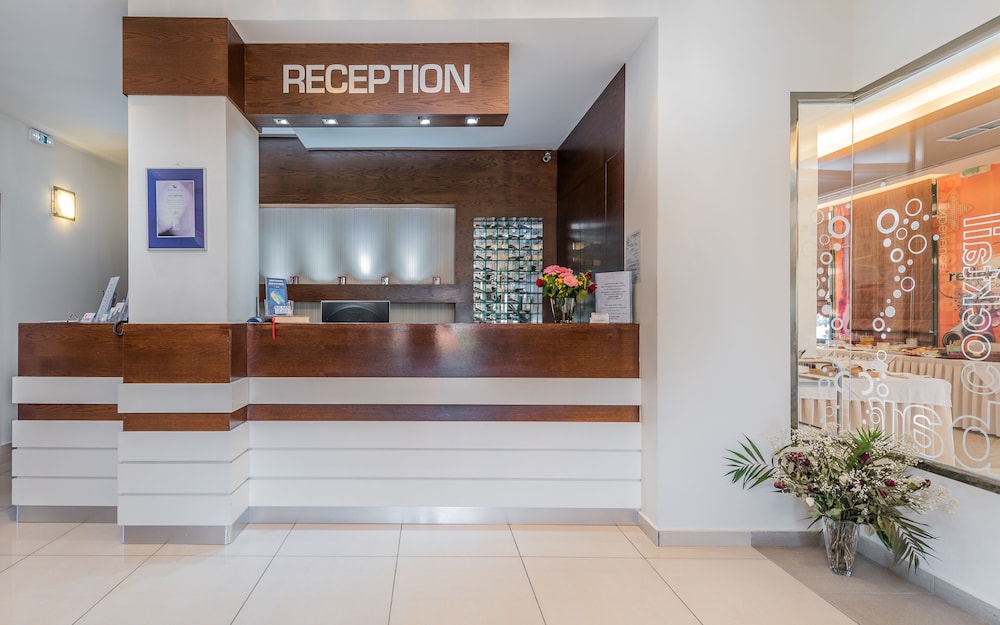 Oscar Hotel — Hotel building in Laganas, Ionian Islands