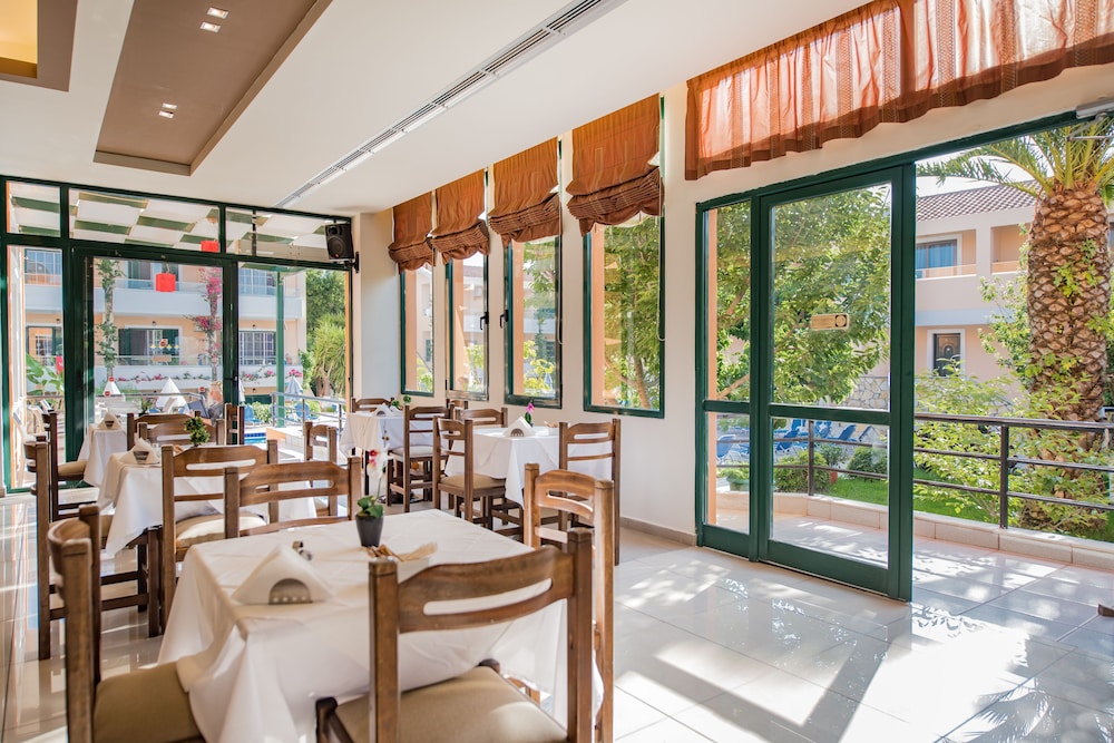 Oscar Hotel — Restaurant & bars in Laganas, Ionian Islands