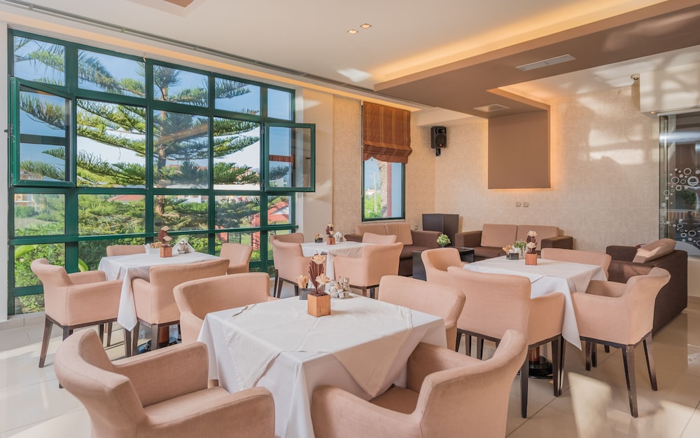 Oscar Hotel — Restaurant & bars in Laganas, Ionian Islands
