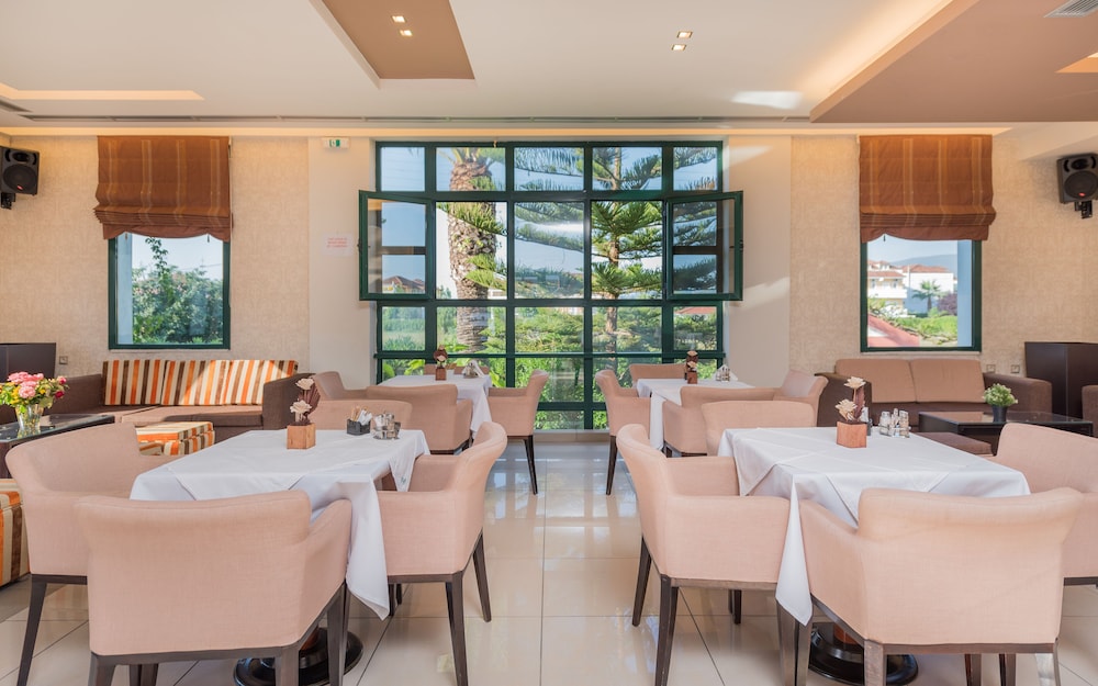 Oscar Hotel — Restaurant & bars in Laganas, Ionian Islands