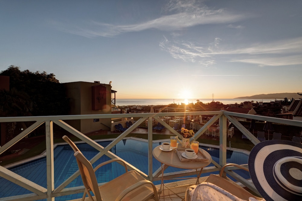 Piskopiano Village — Swimming pool in Hersonissos