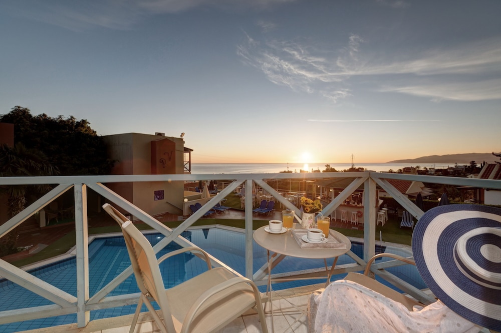Piskopiano Village — Swimming pool in Hersonissos