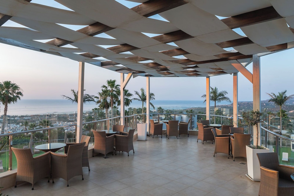 The Noverian Scenic Crete 5 Star Hilltop Villa Resort & Spa — Restaurant & bars in Malia