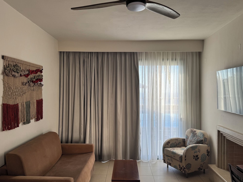The Noverian Scenic Crete 5 Star Hilltop Villa Resort & Spa — Hotel rooms in Malia