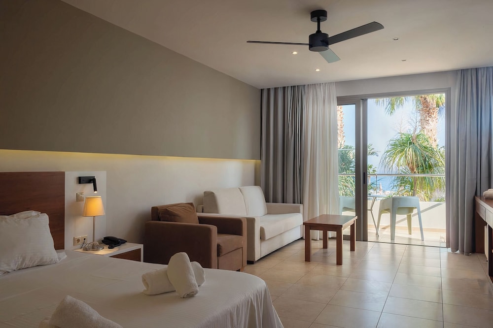The Noverian Scenic Crete 5 Star Hilltop Villa Resort & Spa — Hotel rooms in Malia