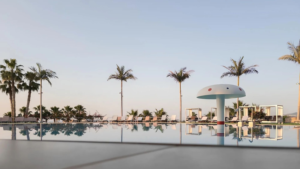 The Noverian Scenic Crete 5 Star Hilltop Villa Resort & Spa — Swimming pool in Malia