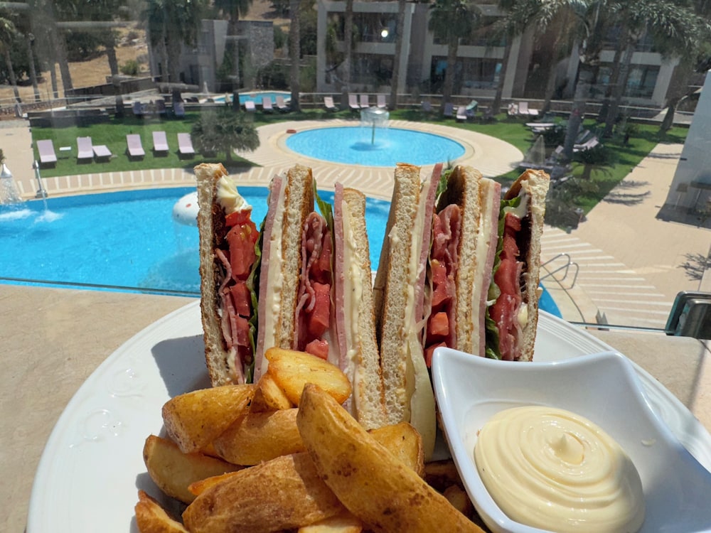 The Noverian Scenic Crete 5 Star Hilltop Villa Resort & Spa — Restaurant & bars in Malia