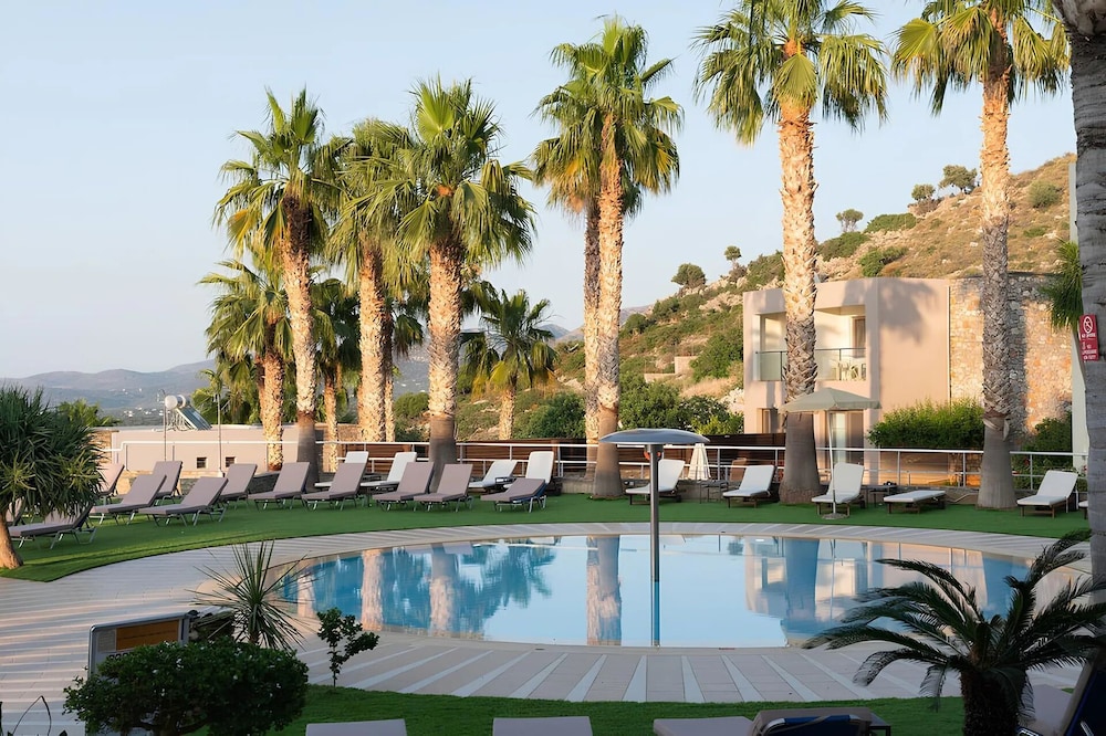 The Noverian Scenic Crete 5 Star Hilltop Villa Resort & Spa — Swimming pool in Malia