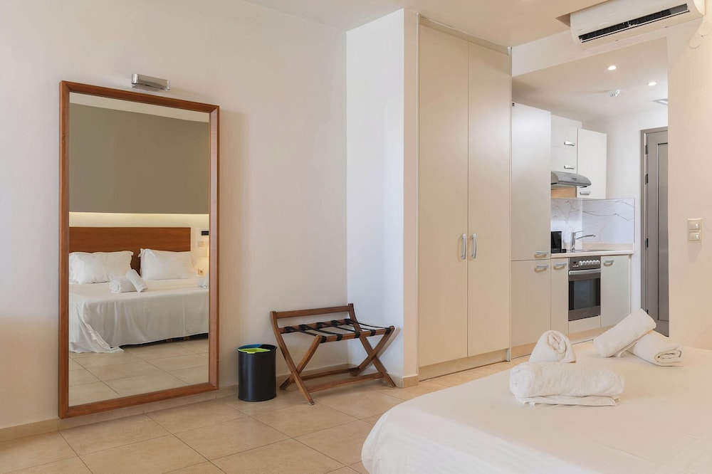 The Noverian Scenic Crete 5 Star Hilltop Villa Resort & Spa — Hotel rooms in Malia