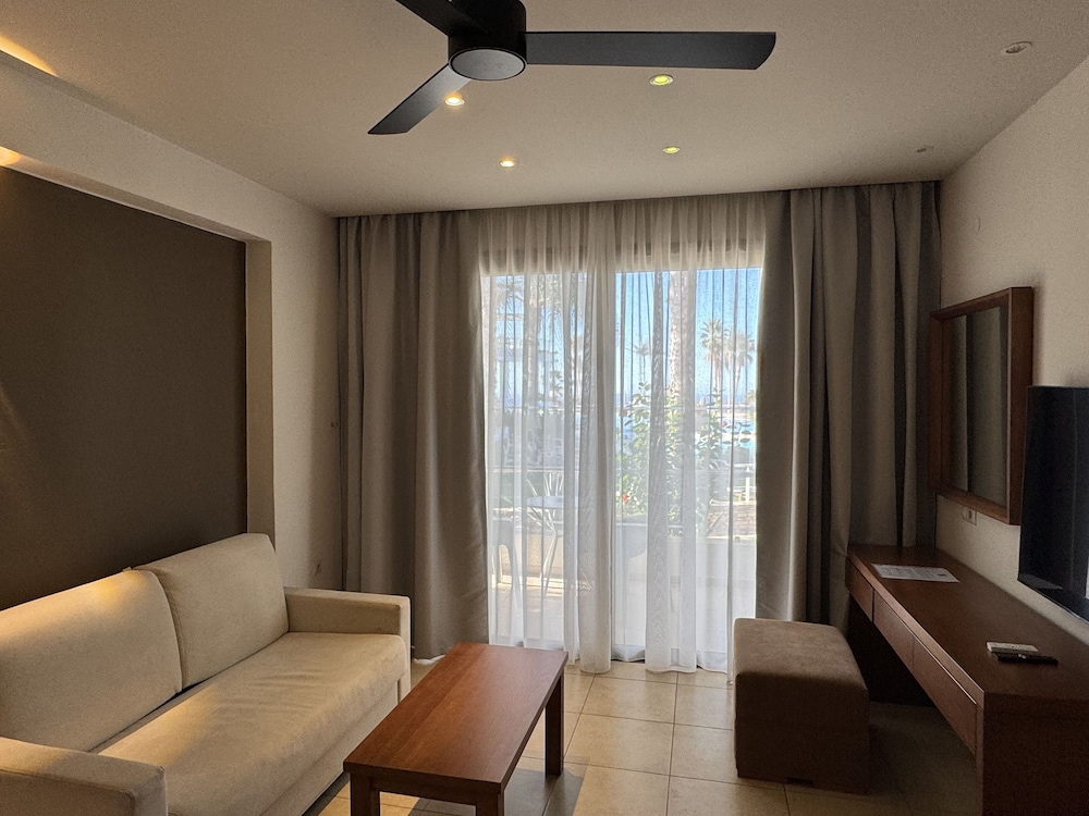 The Noverian Scenic Crete 5 Star Hilltop Villa Resort & Spa — Hotel rooms in Malia