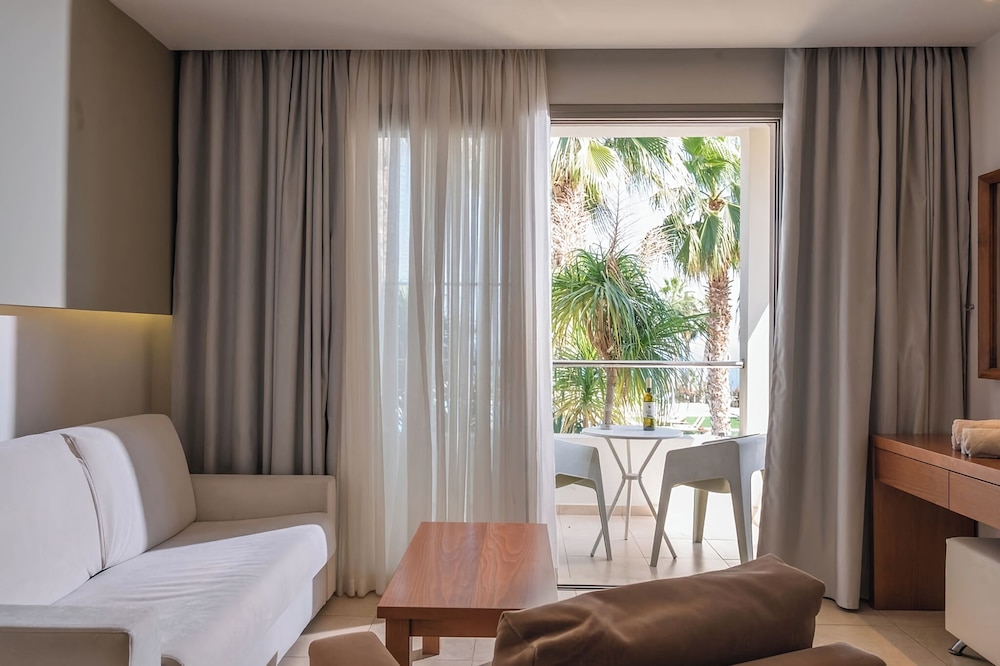 The Noverian Scenic Crete 5 Star Hilltop Villa Resort & Spa — Hotel rooms in Malia