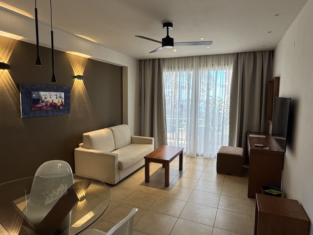 The Noverian Scenic Crete 5 Star Hilltop Villa Resort & Spa — Hotel rooms in Malia