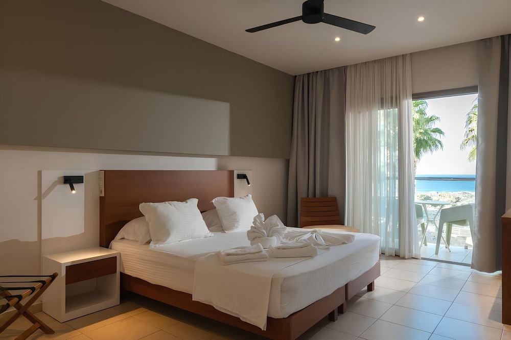 The Noverian Scenic Crete 5 Star Hilltop Villa Resort & Spa — Hotel rooms in Malia