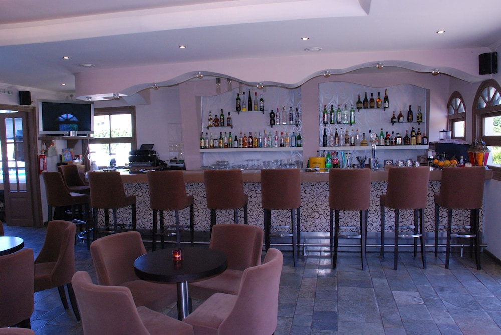 Hotel Sea Bird — Restaurant & bars in Moraitika, Ionian Islands