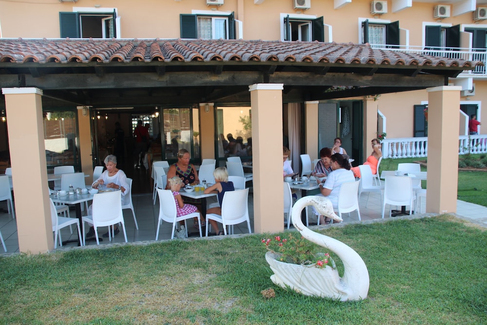 Hotel Sea Bird — Restaurant & bars in Moraitika, Ionian Islands