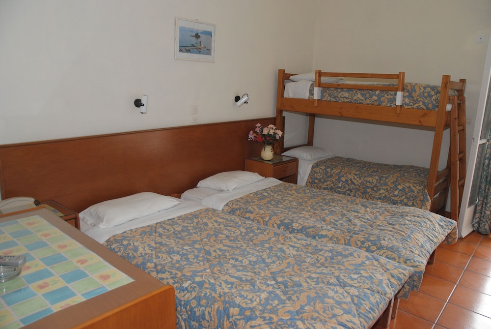Hotel Sea Bird — Hotel rooms in Moraitika, Ionian Islands