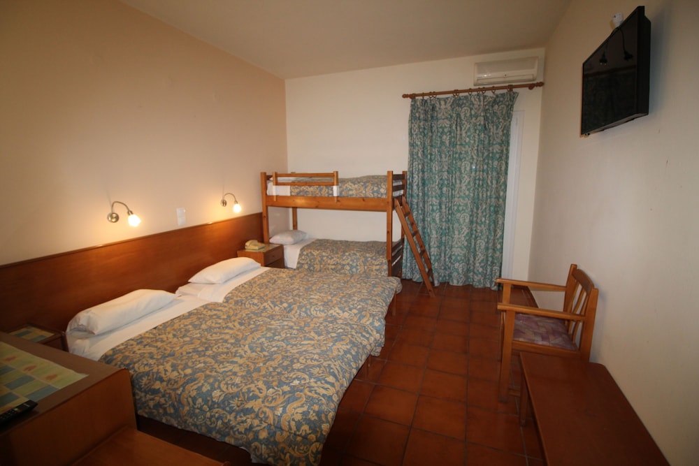 Hotel Sea Bird — Hotel rooms in Moraitika, Ionian Islands