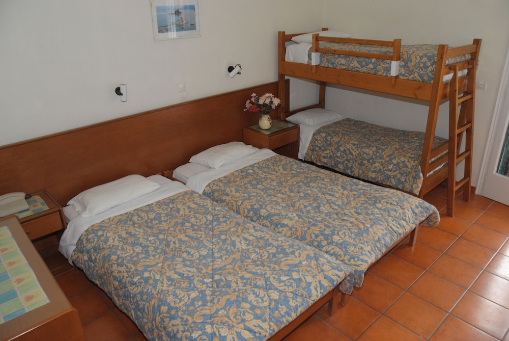 Hotel Sea Bird — Hotel rooms in Moraitika, Ionian Islands