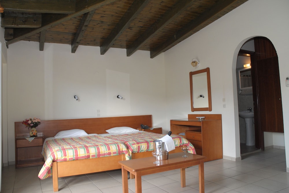 Hotel Sea Bird — Hotel rooms in Moraitika, Ionian Islands