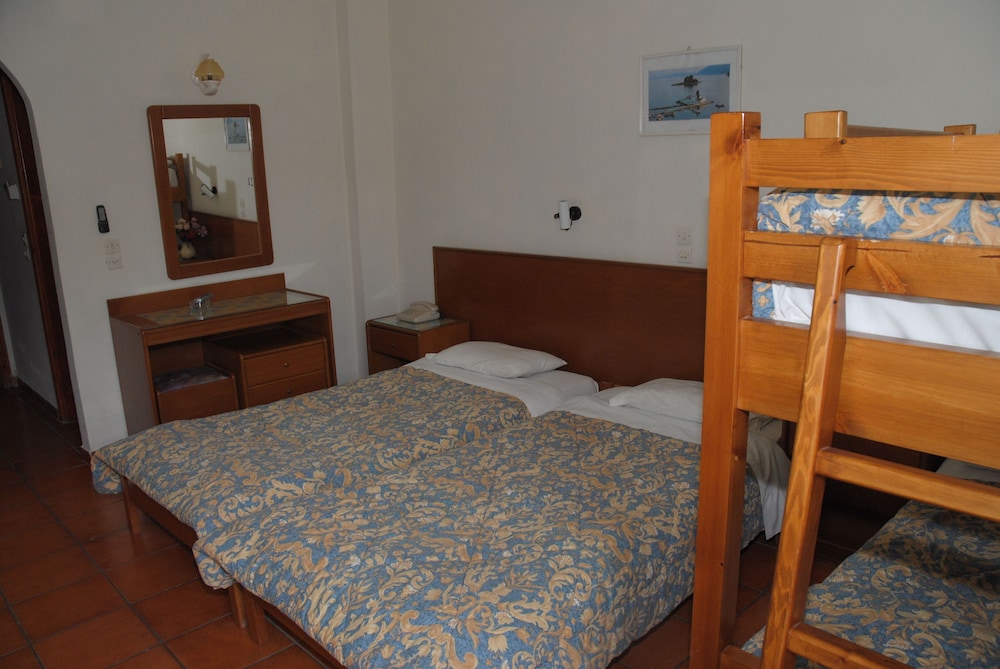 Hotel Sea Bird — Hotel rooms in Moraitika, Ionian Islands