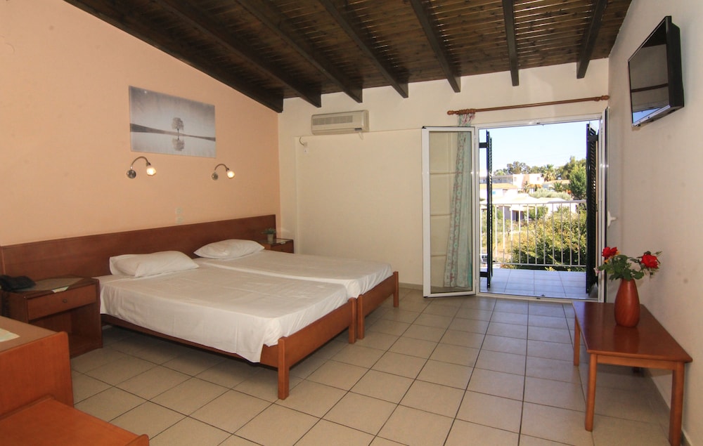 Hotel Sea Bird — Hotel rooms in Moraitika, Ionian Islands