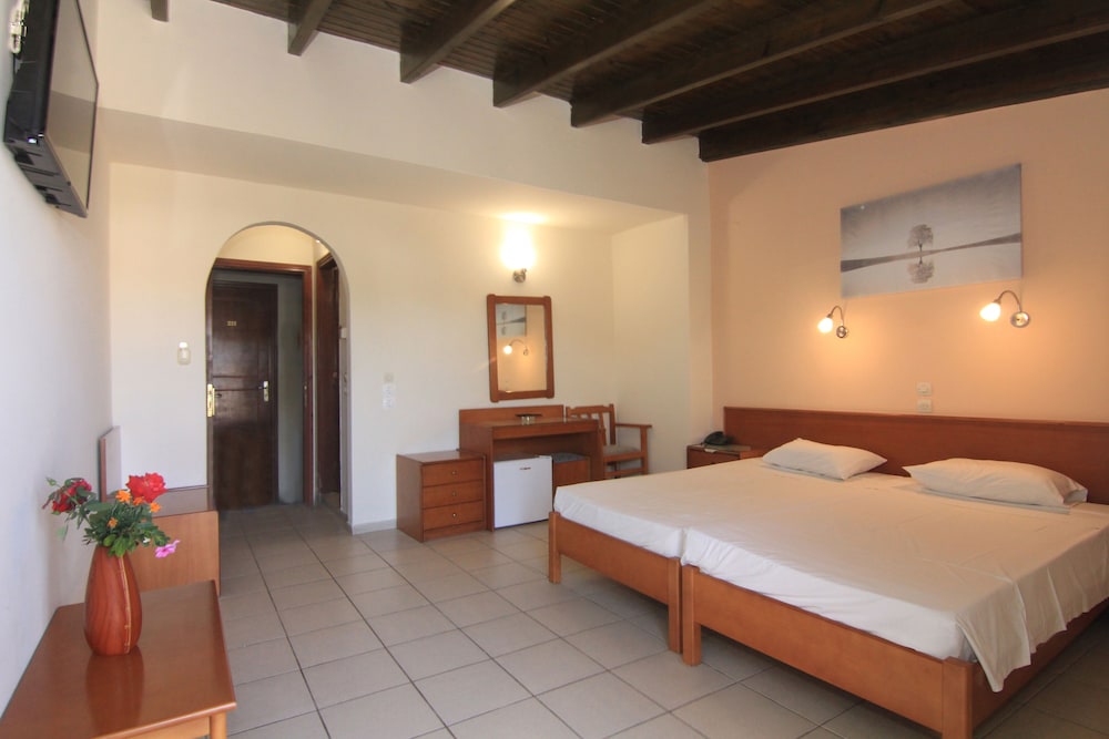 Hotel Sea Bird — Hotel rooms in Moraitika, Ionian Islands