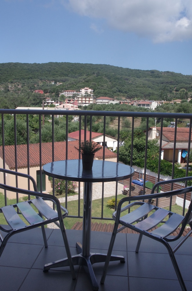 Hotel Sea Bird — Hotel rooms in Moraitika, Ionian Islands