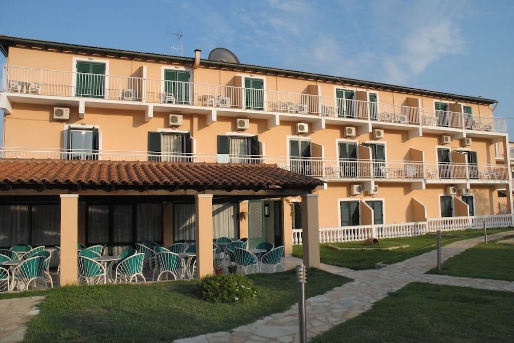 Hotel Sea Bird — Hotel building in Moraitika, Ionian Islands