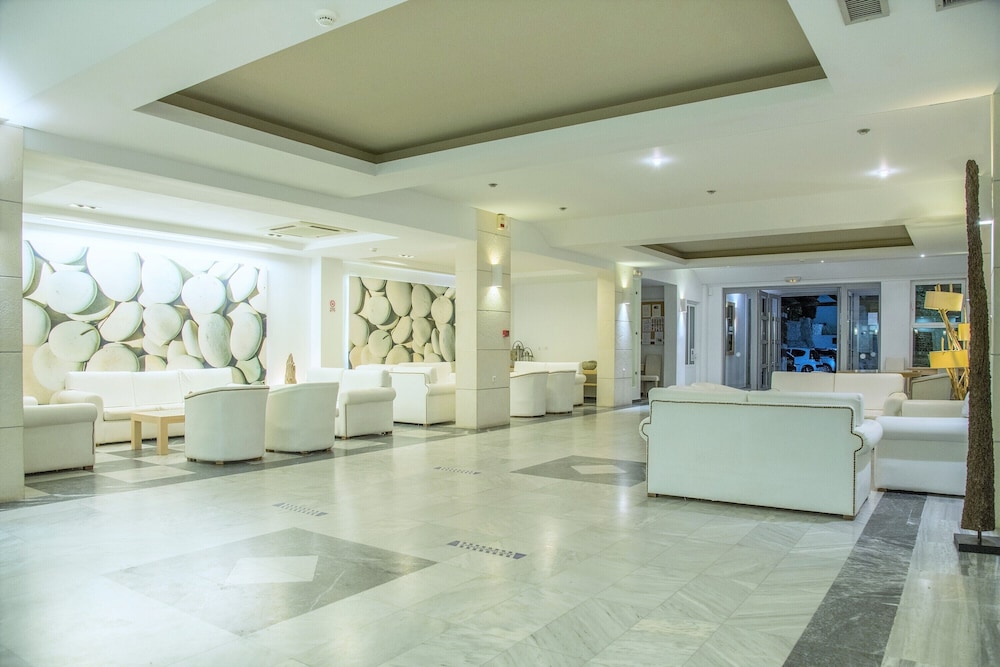 Semiramis Village — Hotel building in Hersonissos