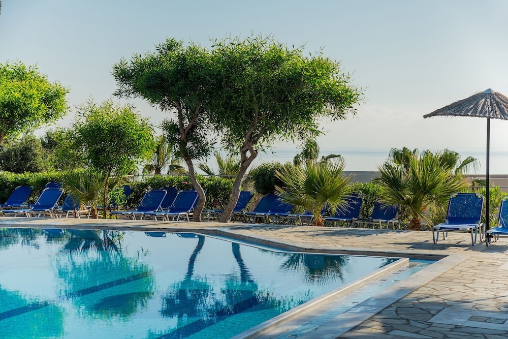 Semiramis Village — Swimming pool in Hersonissos