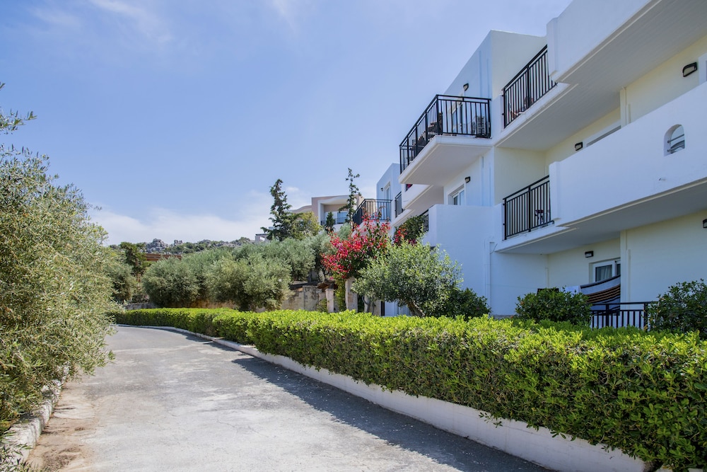Semiramis Village — Hotel building in Hersonissos