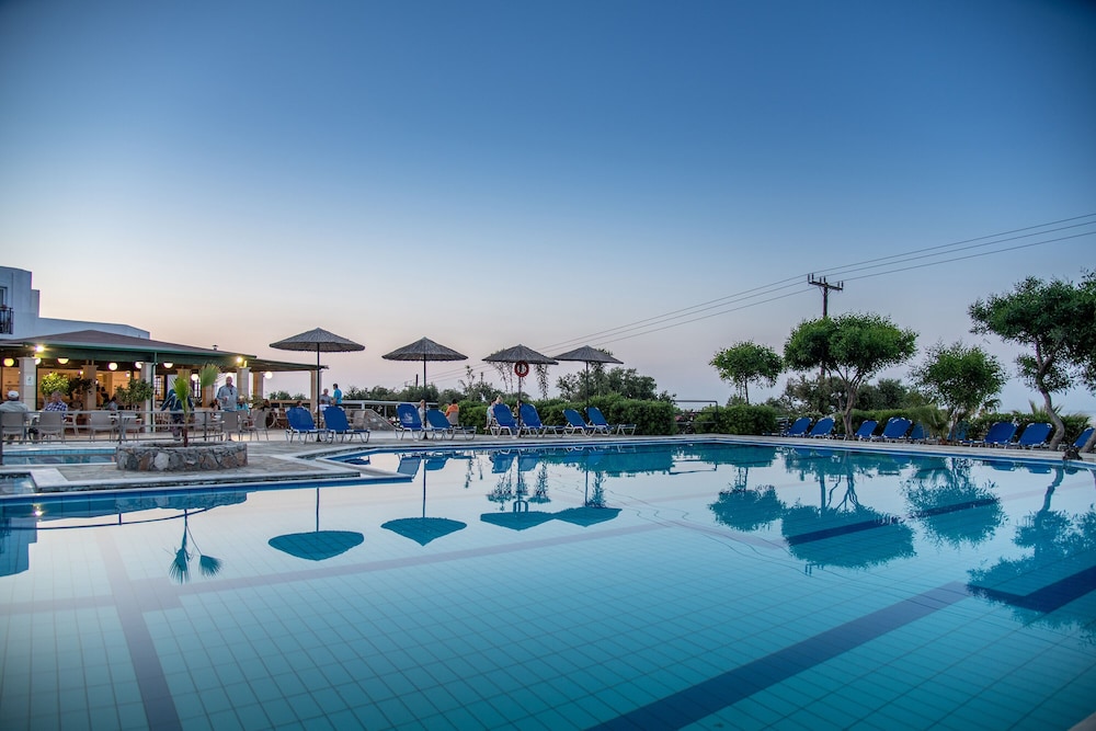 Semiramis Village — Swimming pool in Hersonissos