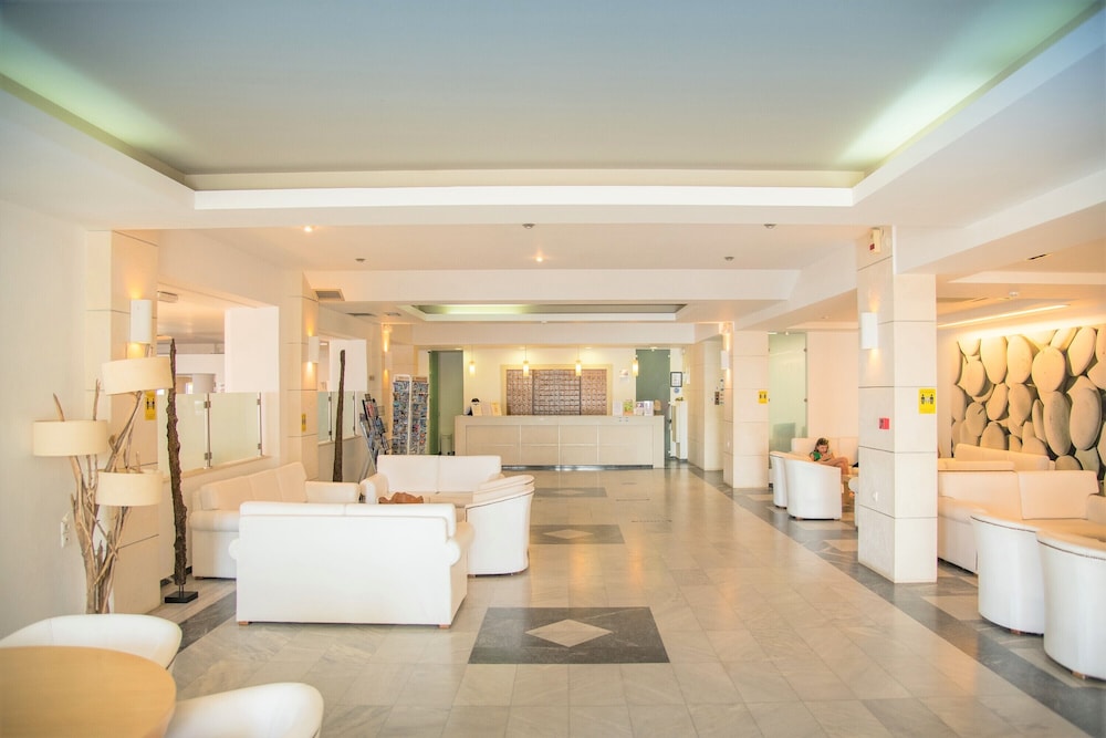 Semiramis Village — Hotel building in Hersonissos