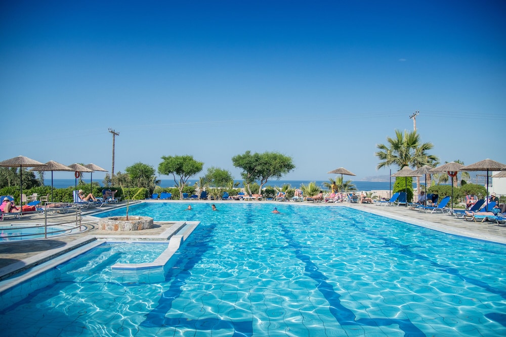 Semiramis Village — Swimming pool in Hersonissos