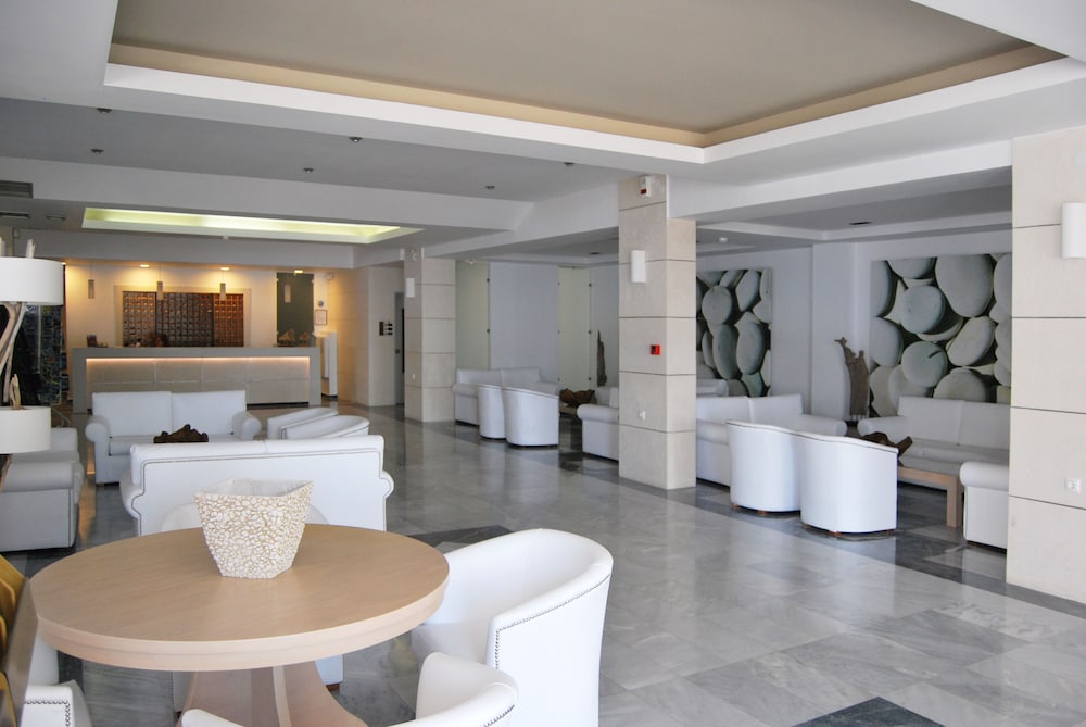 Semiramis Village — Hotel building in Hersonissos