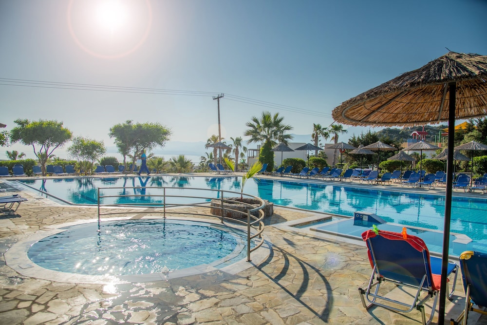 Semiramis Village — Swimming pool in Hersonissos