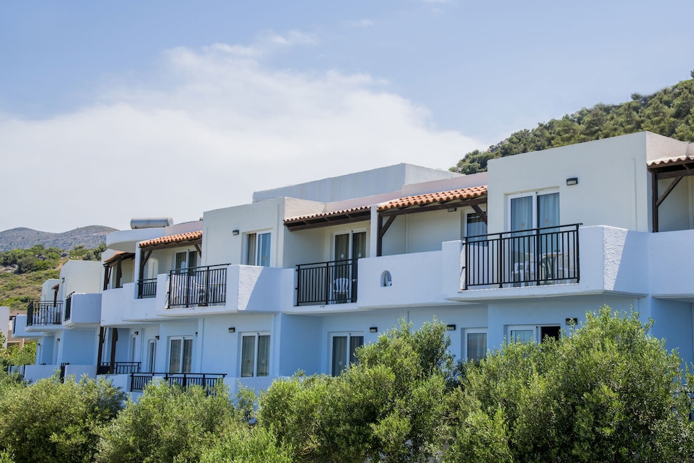 Semiramis Village — Hotel building in Hersonissos